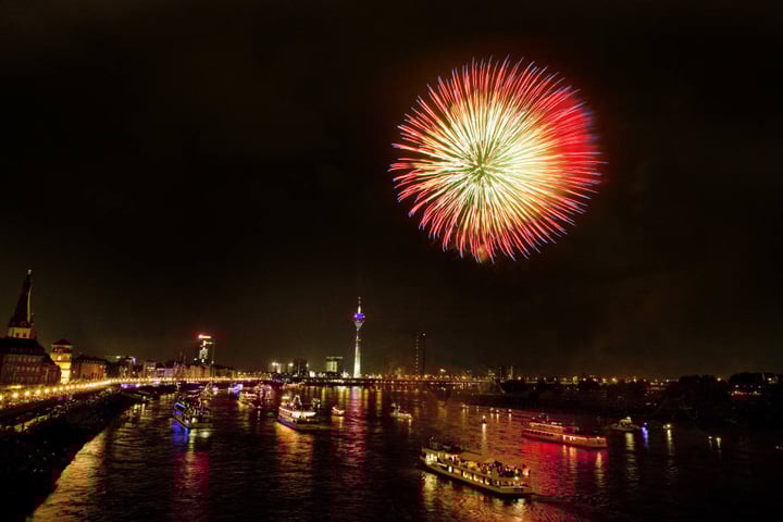 Am Samstagabend endet der Japan-Tag in Düsseldorf wie jedes Jahr mit einem spektakulären Feuerwerk.