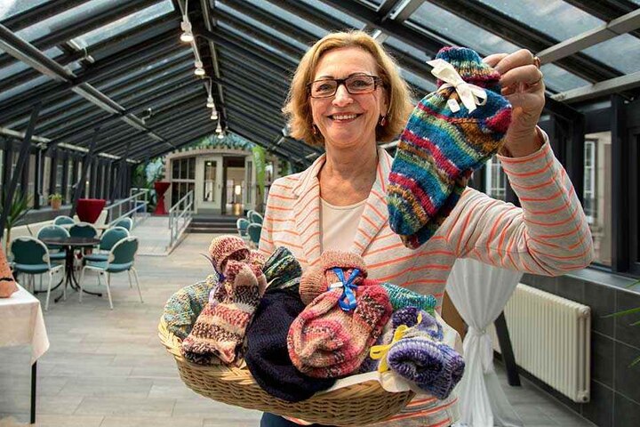 Warme Socken fürs Klavier: Ute Kiehn-Dziuballa (64) bringt zum 25. Kraftwerk-Geburtstag auch Socken an den Mann.