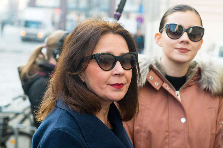 Viktoria Volk (links) und ihre bekannte Tochter Nathalie bei einem früheren Gerichtsprozess.