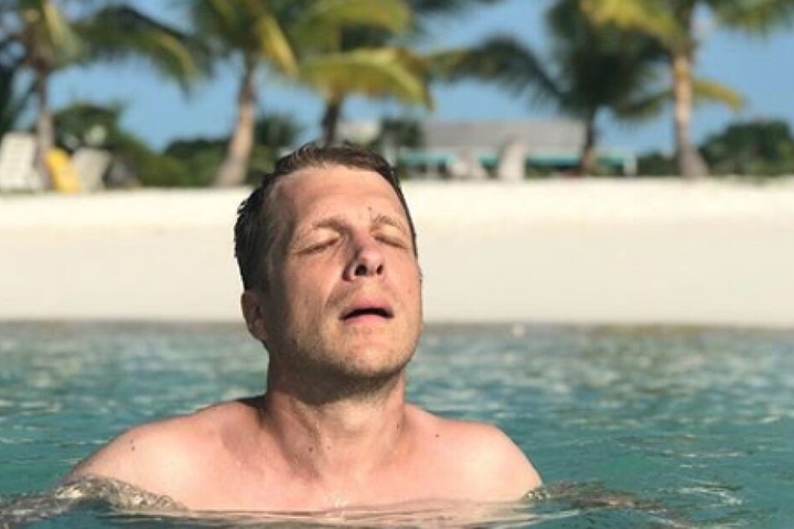 Der Komiker hat ein Bild von sich in klassischer Instagram-Pose hochgeladen.