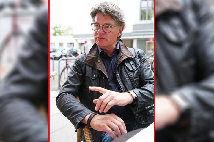Peter Escher (63) ist über den Zustand der Urinale am Leipziger Flughafen entsetzt.