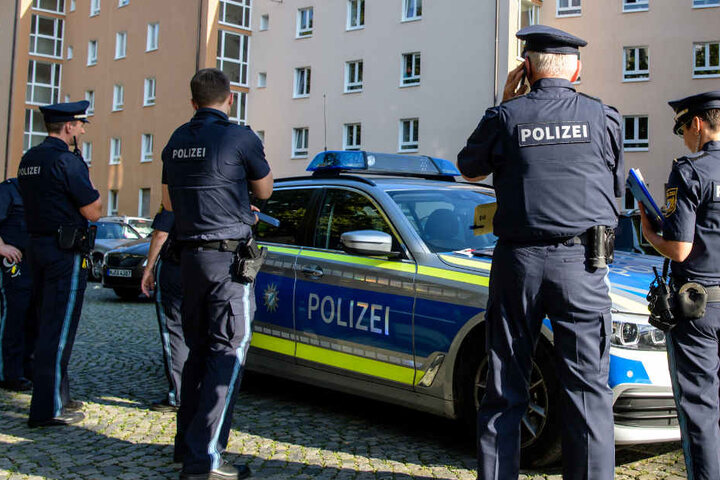 Die Polizei konnte die Frau in der Wohnung festnehmen. (Symbolbild)