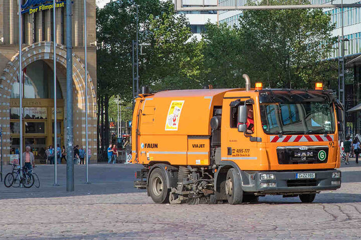 Der ASR rückt jeden Tag von 4.45 bis 5.30 Uhr an der Zenti zur Reinigung an.