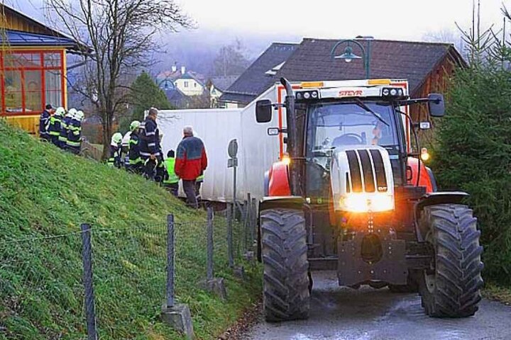 Die Feuerwehr war mit einem Traktor vor Ort.