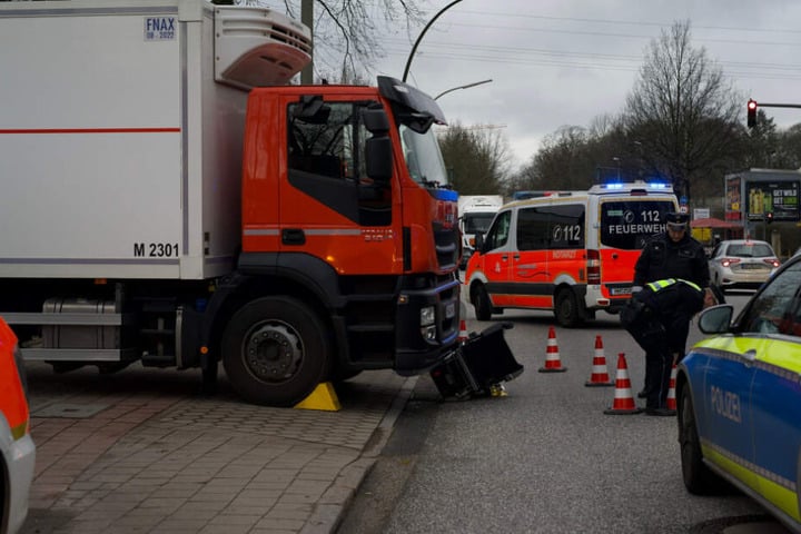 Die Polizei sperrte die Unfallstelle ab.