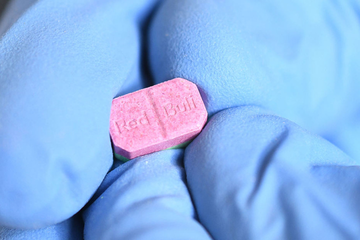 Hundert Ecstasy-Pillen fanden die Polizisten.