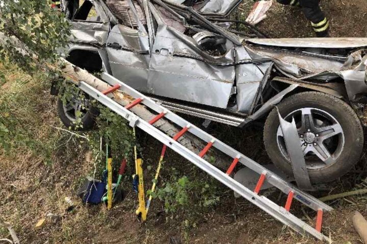 Die Feuerwehr musste den eingeklemmten Mann befreien.