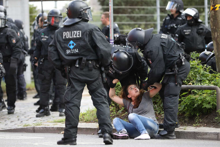 Mehr als 20.000 Beamte seien im Einsatz gewesen.