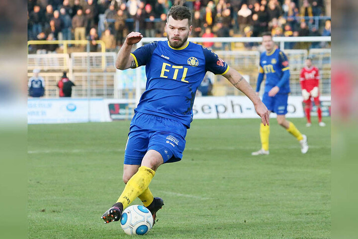Mittelfeldspieler Paul Schinke von Lok Leipzig ist am Dienstagabend Opfer eines Raubüberfalls geworden.