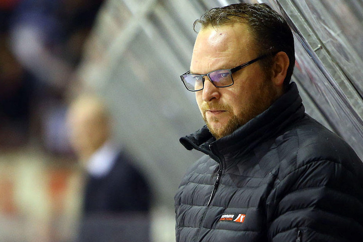 ETC-Coach Chris Lee muss sich vorerst keine Sorgen um
seinen Job machen.