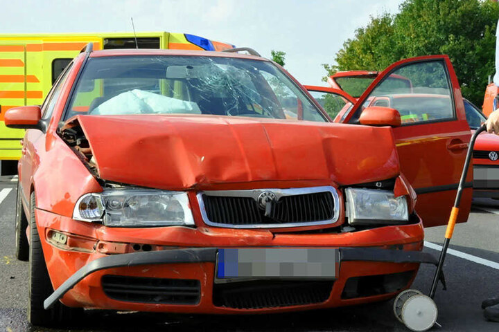 Die Polizei ermittelt zur Unfallursache.