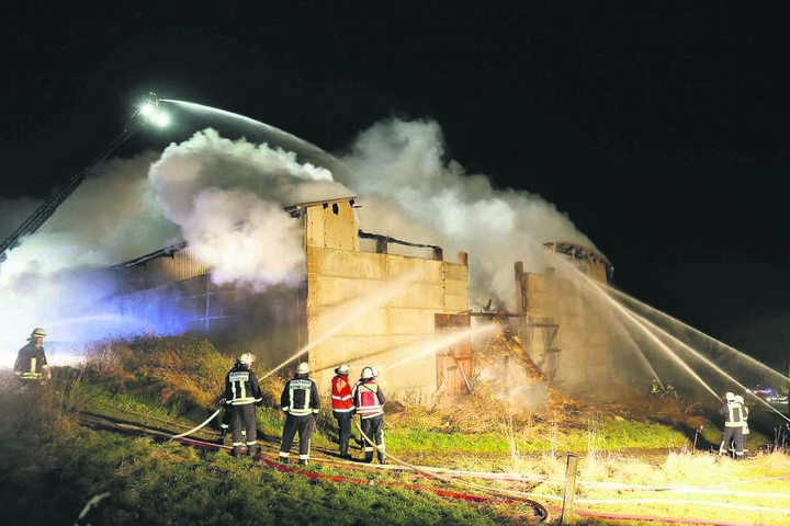 Zwei Tage lang mussten rund 100 Feuerwehrleute diesen Großbrand in Breitenau löschen.