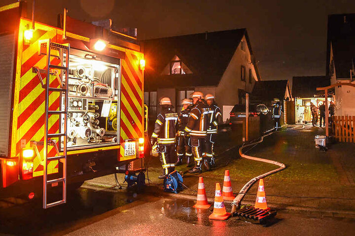 Die Feuerwehr ist mit 25 Einsatzkräften vor Ort.
