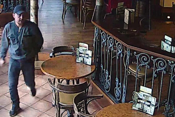 Aus dem Nichts soll auch dieser Mann den 22-Jährigen verletzt haben. Wer erkennt ihn?