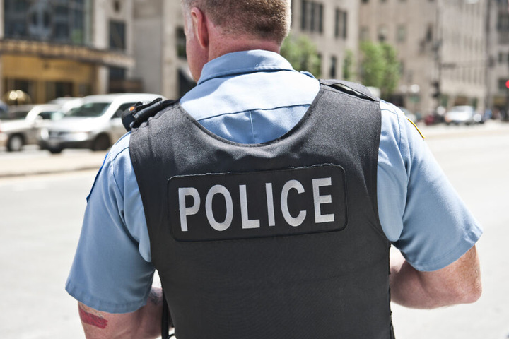 Die Polizei verhaftete den Spanner. Auf ihn könnte eine hohe Strafe zukommen. (Symbolbild)