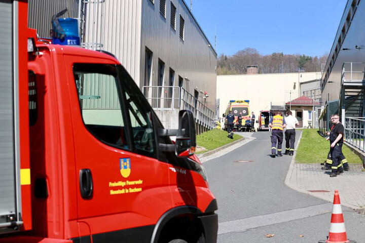 Die Feuerwehren aus Königstein, Pirna und Neustadt rückten zum ABC-Einsatz aus.