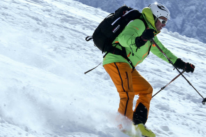 Noch ist der Winterbetrieb nicht komplett eingestellt - sehr zur Freude vieler Skifahrer. (Symbolbild)
