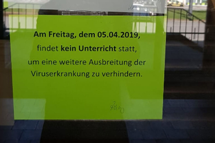 Mit diesem Zettel informierte die Schule, dass am Freitag kein Unterricht stattfindet.
