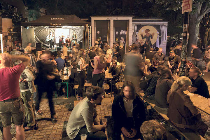 Schwofend begann das Hechtfest am
Freitagabend rund um die St. Pauli Ruine.