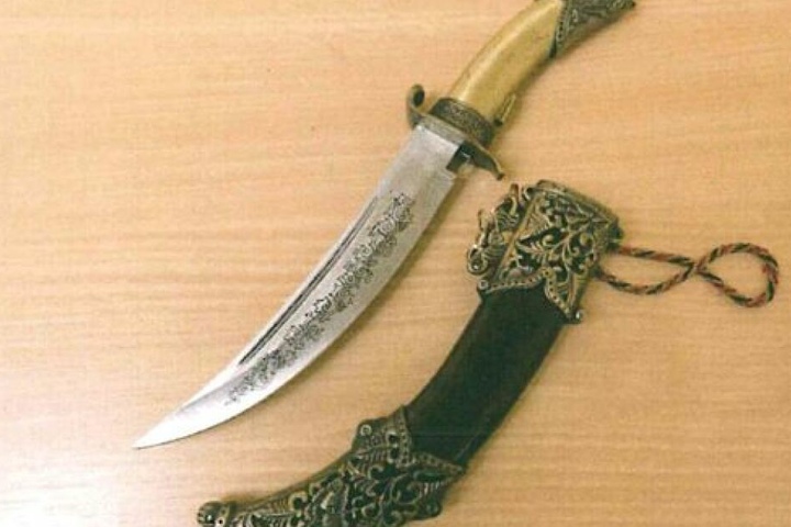 ... und ein verziertes Messer.