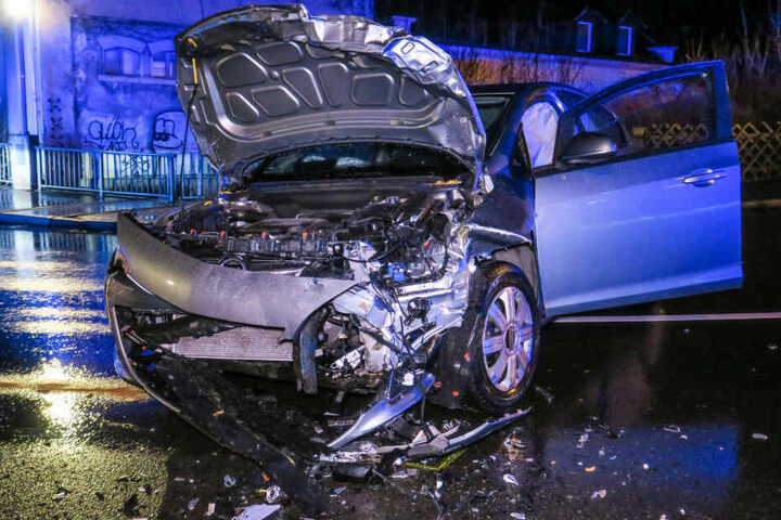 Bei dem Crash wurden mehrere Personen verletzt.