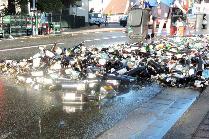 Wie lange die Aufräumarbeiten andauern, ist derzeit nicht klar.