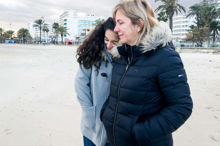 Die Familie hält zusammen: Daniela (l.) und Jada.