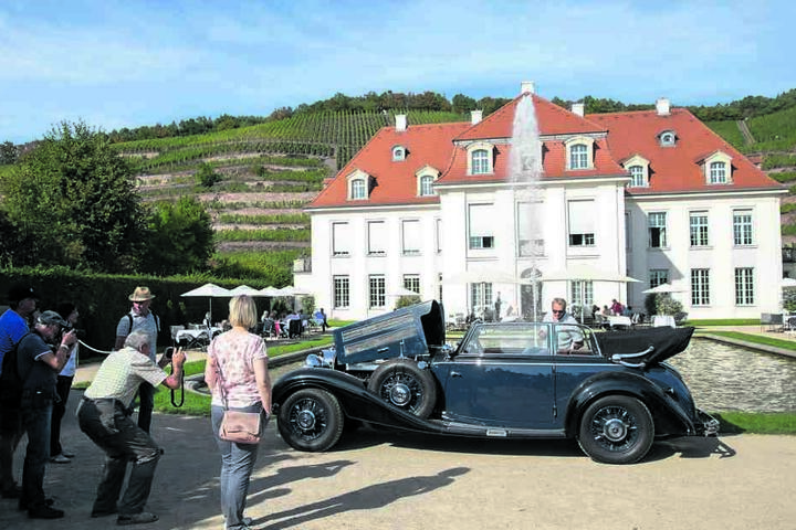 Auch dieser Mercedes 540K machte vor der Kulisse von Wackerbarth eine glänzende Figur.