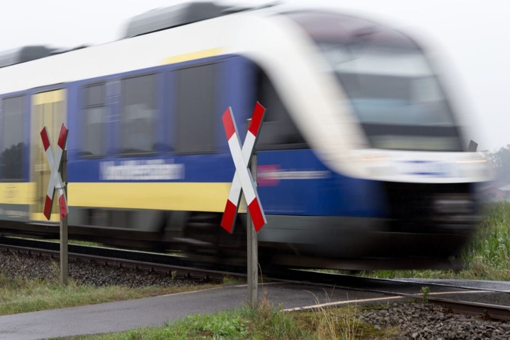 Inzwischen will die Nordwestbahn über eine Zeitarbeitsfirma an Lokführer kommen.