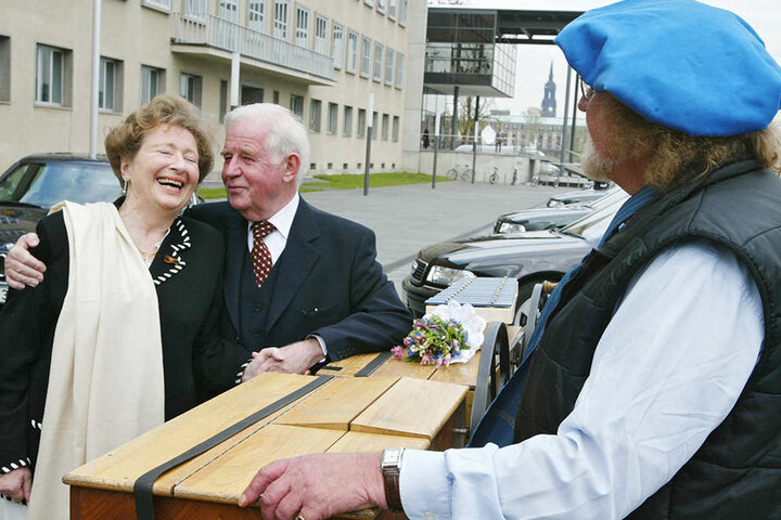 Sachsens ehemaliger Ministerpräsident Kurt Biedenkopf und seine Frau Ingrid mochten Jochen Schalk und plauderten hin und wieder miteinander.