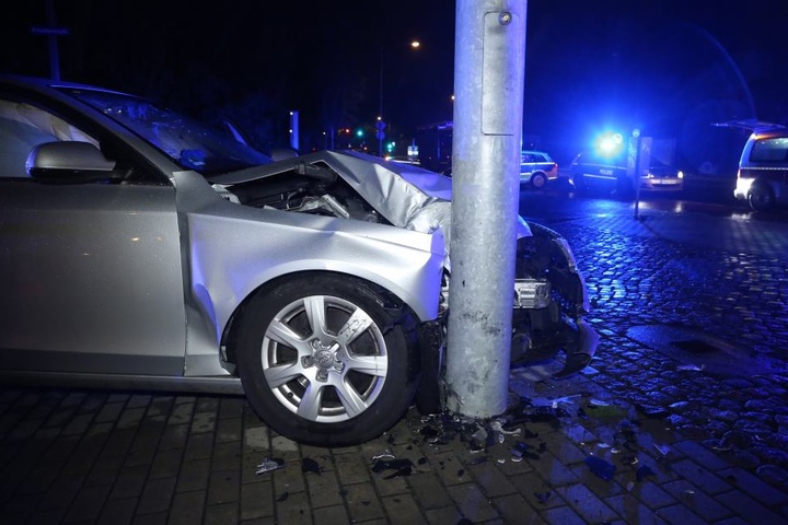 Der Unfall geschah vermutlich aus gesundheitlichen Gründen des Fahrers.
