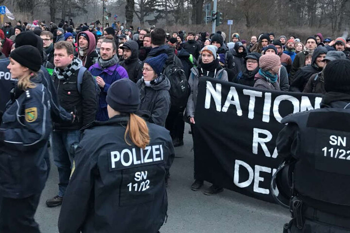 Die Gegner an der Ecke Stübelallee/Karcherallee.