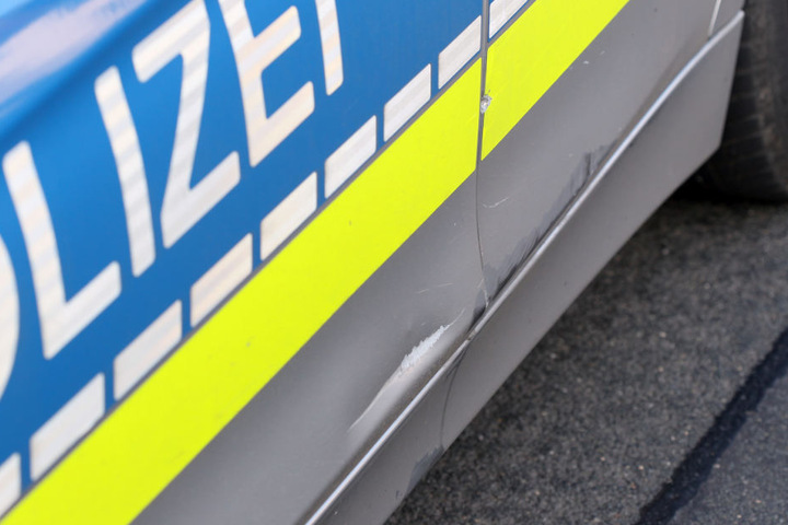Die Seite des BMW war stark beschädigt. Der Schaden beträgt knapp 4000 Euro.