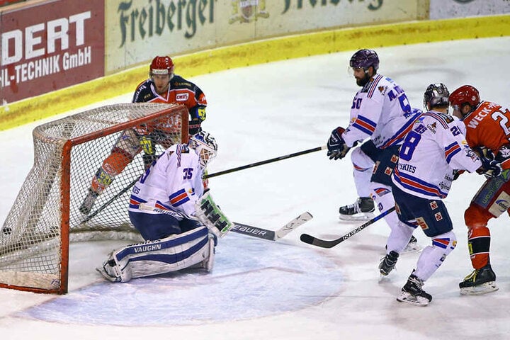 Dominik Walsh markiert das 1:0.