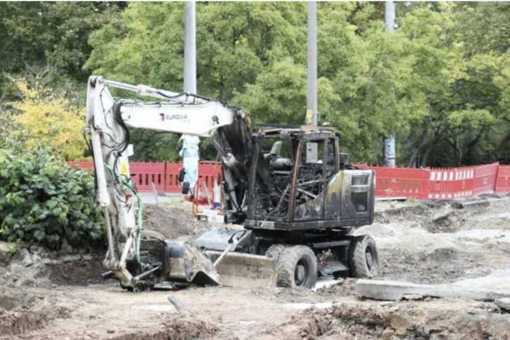 Zwei Bagger brannten am Freitag in Leipzig-Zentrum-West.