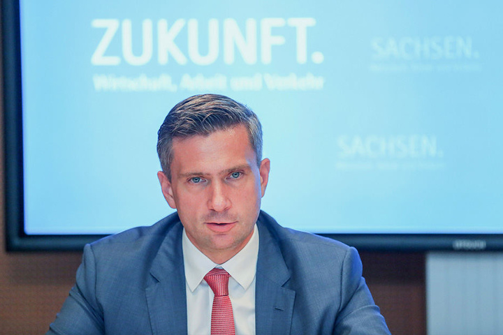 Verkehrsminister Martin Dulig (44, SPD) leistete einen Offenbarungseid - keiner der im Besitz des Freistaates befindlichen Lastwagen verfügt über einen Abbiegeassistenten.
