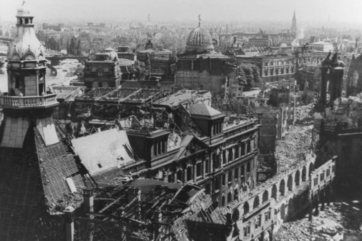Bis zu 25.000 Opfer forderte das Bombardement der sächsischen
Landeshaupstadt.