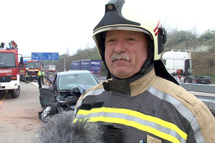 Stadtwehrleiter Falk Arnhold (52) ist mit seinen Kameraden der Freiwilligen Feuerwehr Wilsdruff mehrmals wöchentlich auf der A 4 im Einsatz.