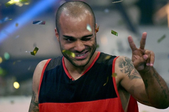 David Odonkor feiert seinen Sieg bei der dritten Staffel Promi Big Brother.