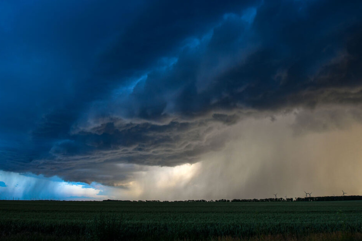 Das Unwetter zeigte sich von seiner schönsten Seite und lieferte dabei beeindruckende Bilder. Größere Schäden soll es laut Polizei glücklicherweise nicht gegeben haben.