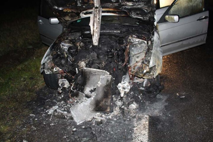 Nach dem Abbrennen war vom BMW nicht mehr viel übrig.