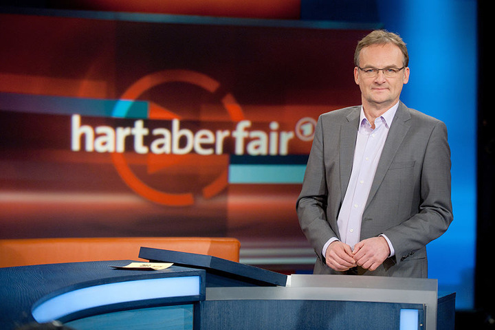 Dritter im Bunde: Frank Plasberg mit "hart aber fair".