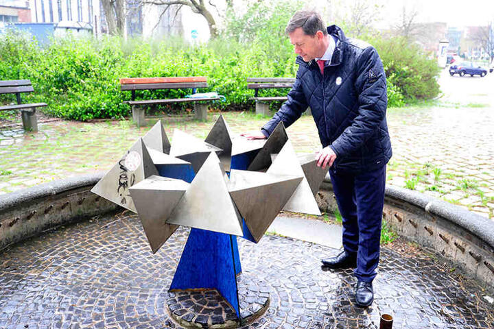 300.000 Euro fehlen, um die Brunnen auf Vordermann zu bringen, kritisiert
Stadtrat Andreas Schmalfuß (50, parteilos).