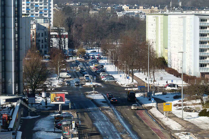 Am Ende der Brückenstraße soll ein Regenüberlaufbecken entstehen. 16,3 Millionen Euro waren geplant. Doch der Bau wird deutlich teurer.
