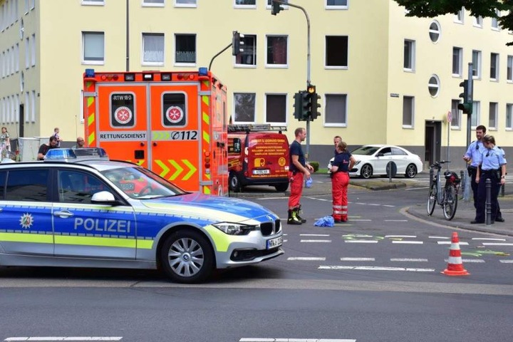 Das Unfallopfer starb noch vor Ort in Köln-Höhenberg.