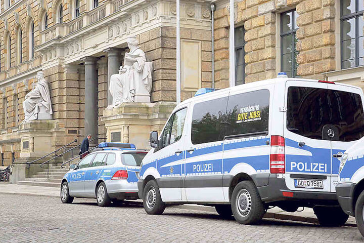 Am Landgericht Dresden sind derzeit vor allem die Wirtschafts- und die
Staatsschutzkammer überlastet.