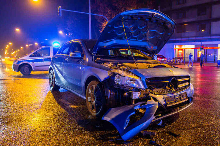 Mit voller Wucht stießen die Fahrzeuge gegeneinander.