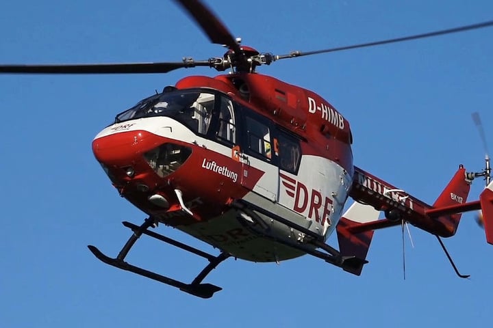 Ein Rettungshubschrauber brachte den Verwundeten in eine Klinik.