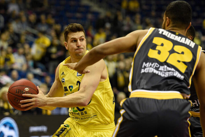 Es wird ein spannender Kampf zwischen den MHP Riesen und Alba Berlin.