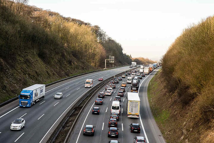 Bis auf eine Länge von 10 Kilometern staute es sich auf der A2 nach dem Unfall.